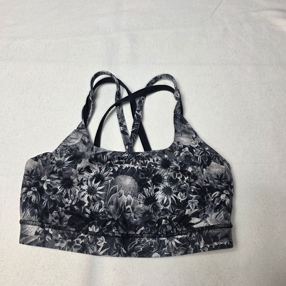 Lululemon Energy Bra Size 6 Sports Bra black white no pads